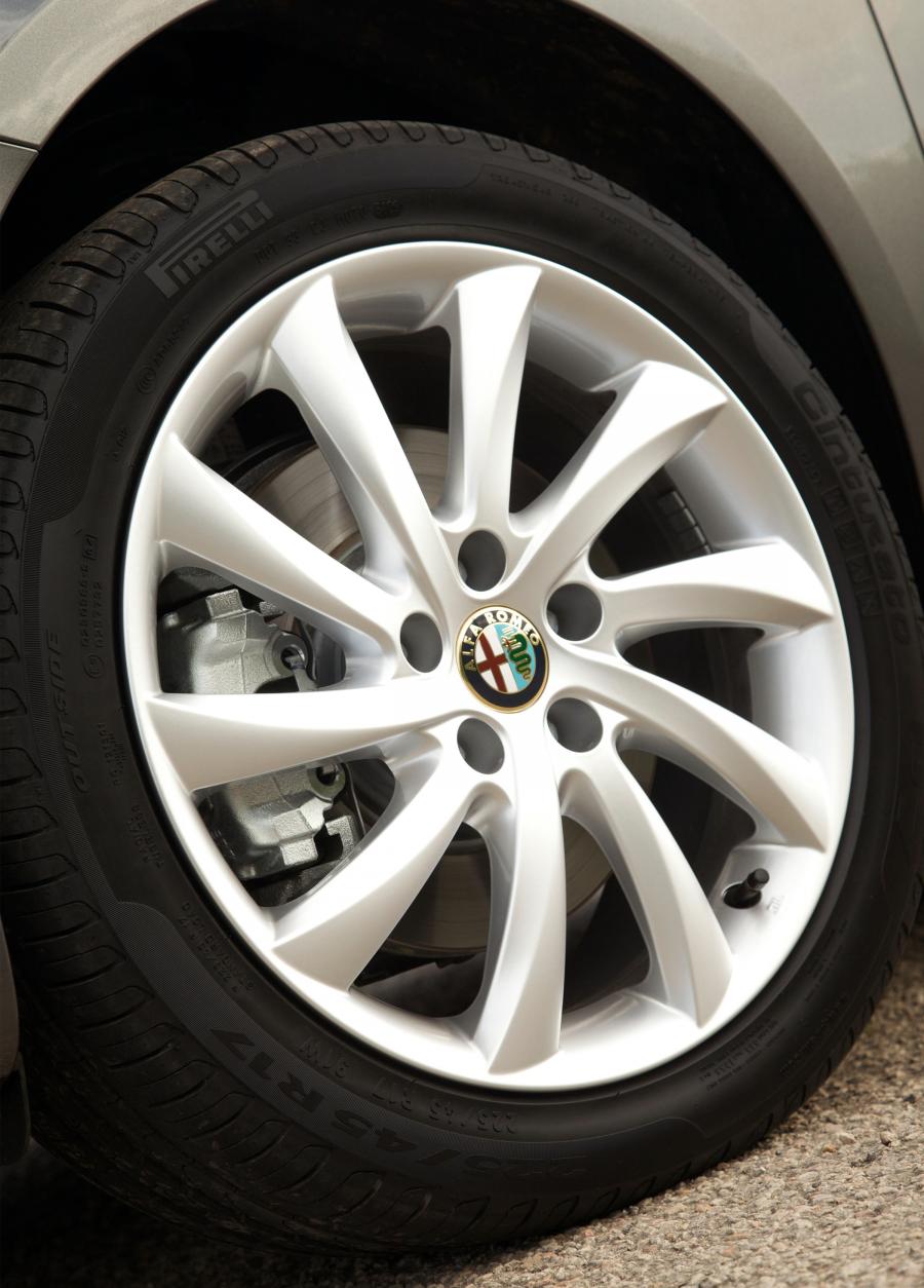 Колеса Alfa Romeo Giulietta 2010 года  (UK) (фото 22 из 67)